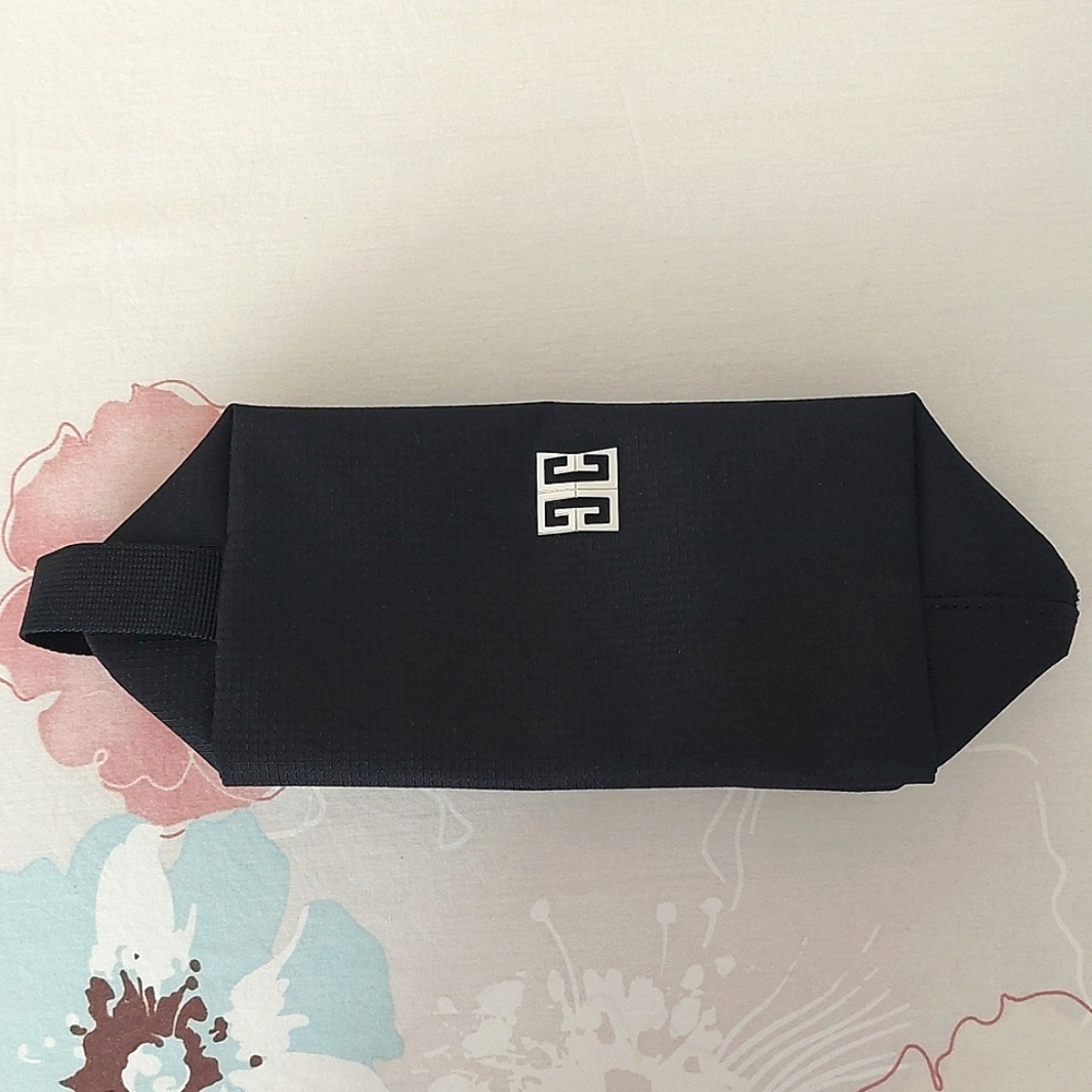 Givenchy Parfums Black Toiletry Bag / Cosmetic Bag - Picture 14 of 14